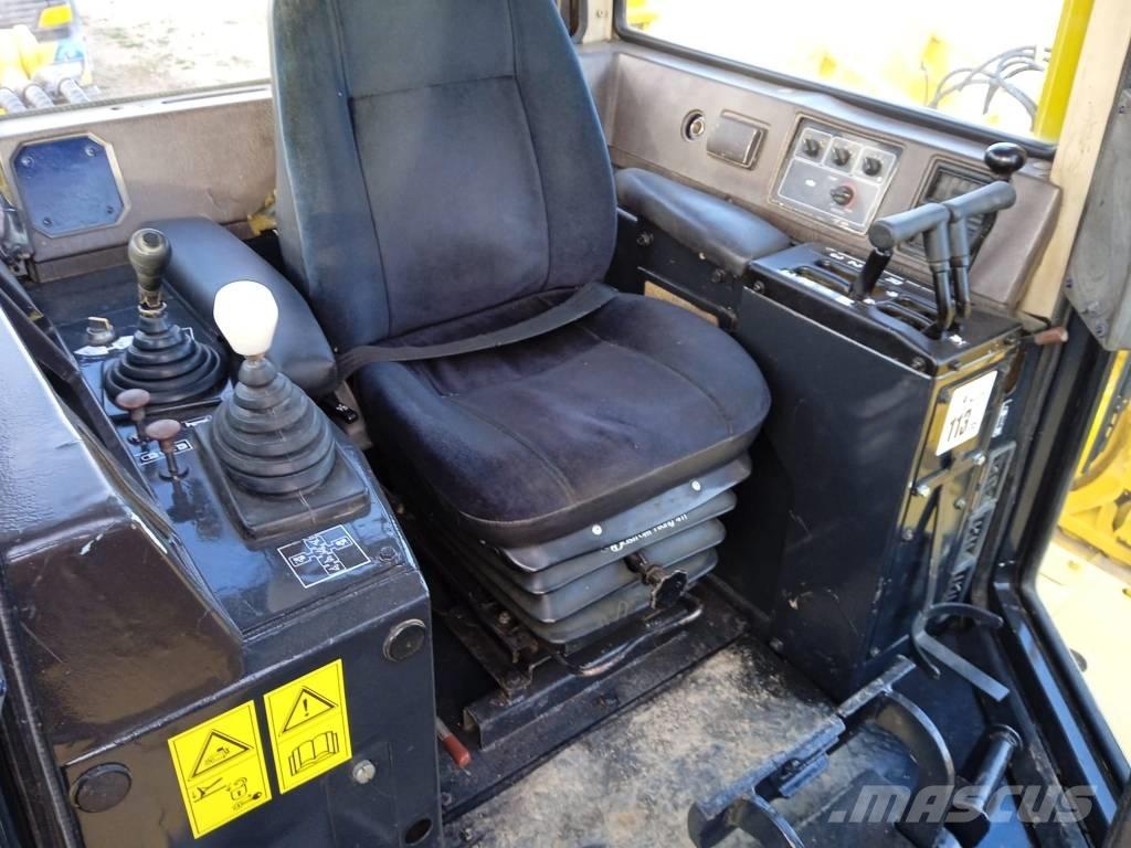 Komatsu D 155 AX-3 Buldozer sobre oruga