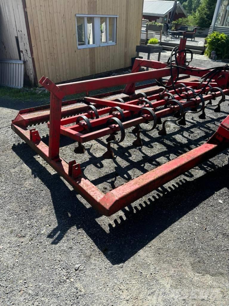 Runni Höylä äes 4m. Arrastradoras para campos