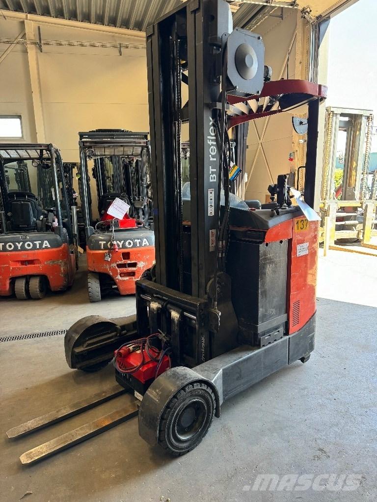 Toyota RRE160R Montacargas de alcance de gran altura