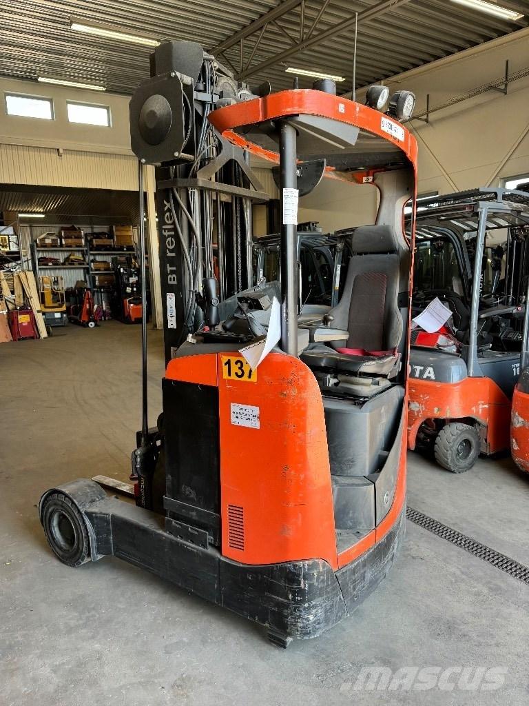 Toyota RRE160R Montacargas de alcance de gran altura