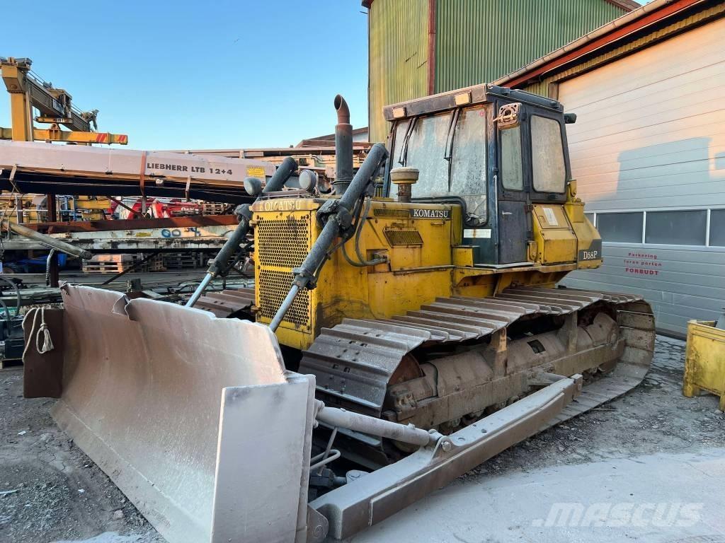 Komatsu D 65 P Buldozer sobre oruga