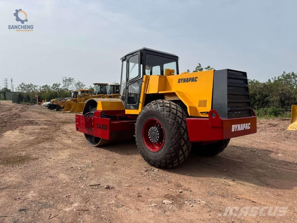 Dynapac CA 30 D Rodillos de un solo tambor