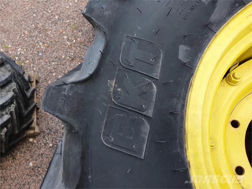 BKT 320/85R20 x2 Ruedas