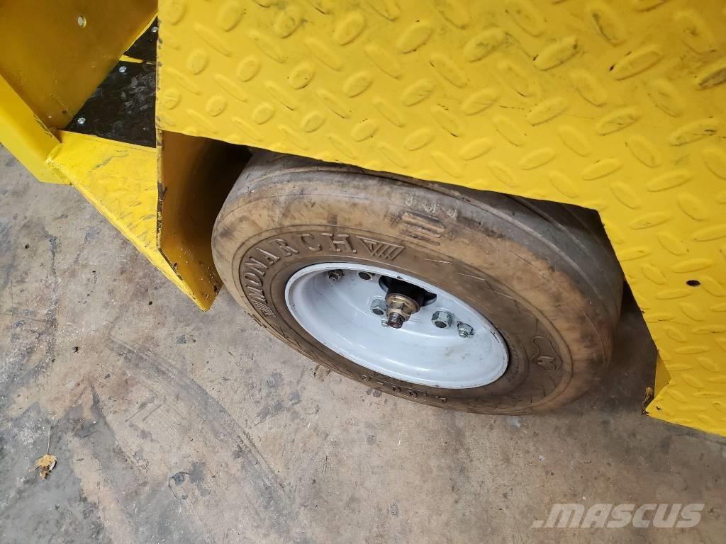 Taylor-Dunn SC090 Camiones con grúa