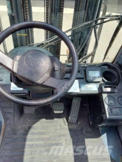 Toyota 02-8 FDF 25 Camiones diesel