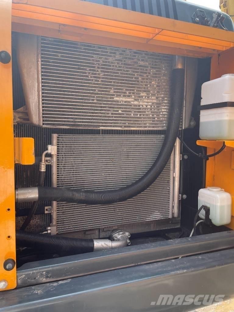 Hyundai 220LC-9S Excavadoras sobre orugas