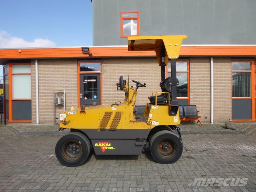 Sakai TS 160 Rodillos sobre neumáticos