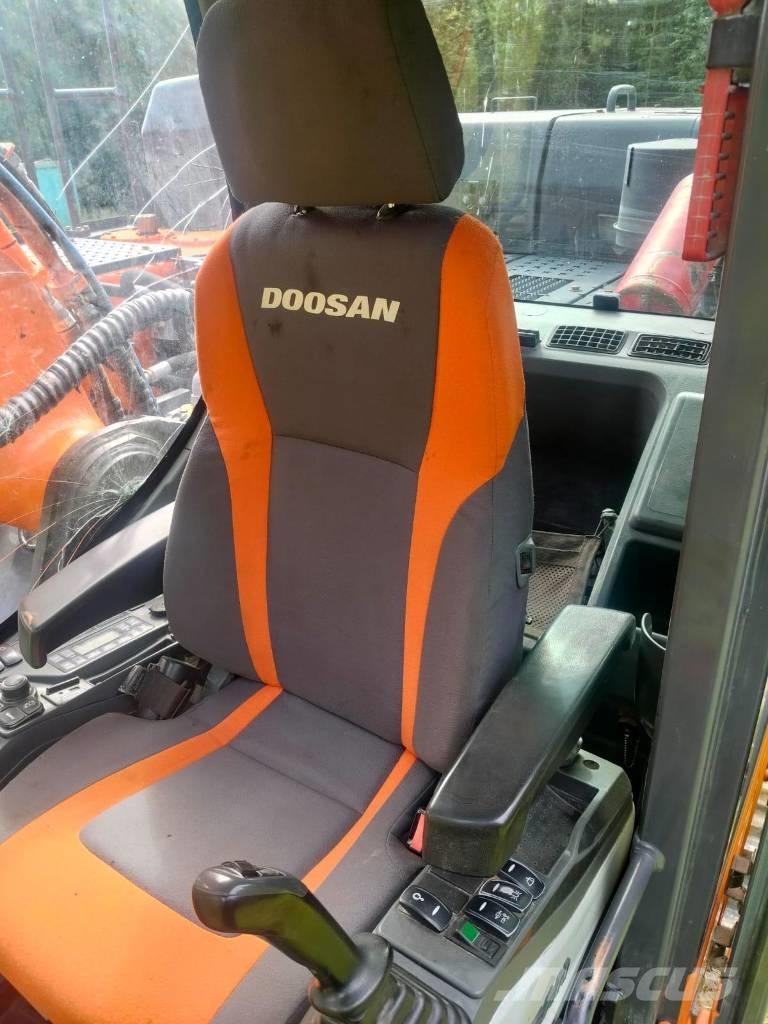 Doosan DX 300 LC Excavadoras sobre orugas