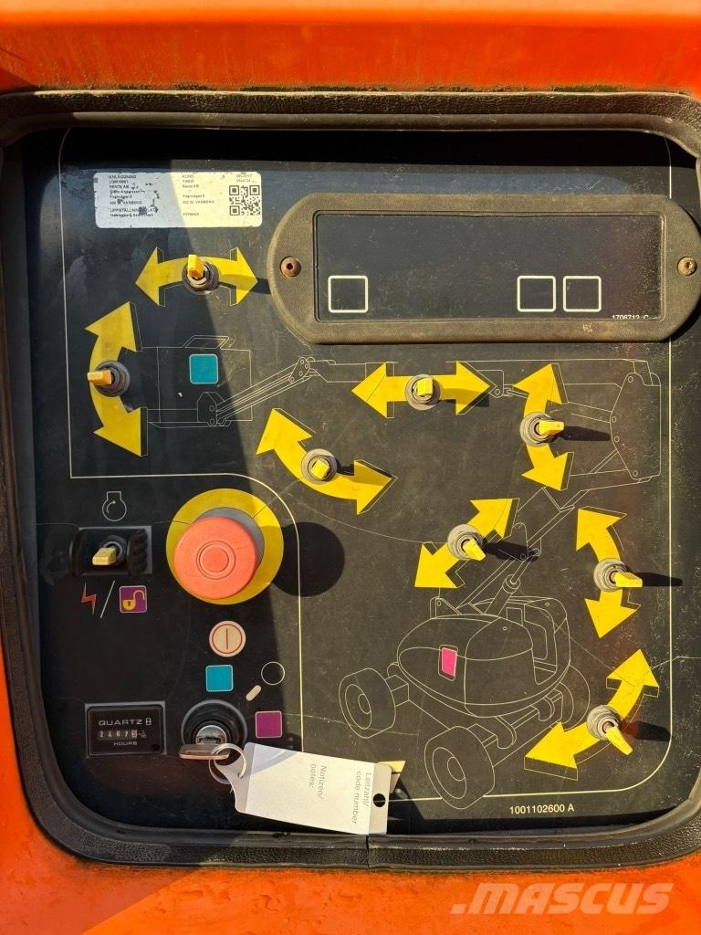 JLG 800 AJ Plataformas con brazo de elevación manual