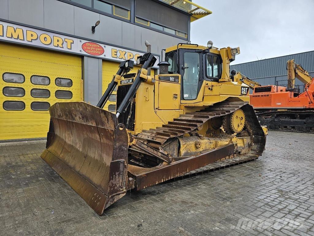 CAT D6T Buldozer sobre oruga