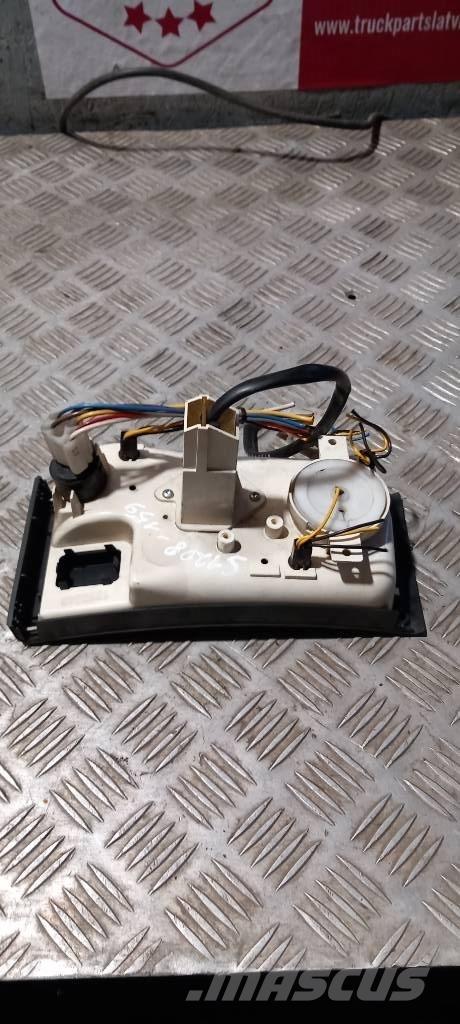 Scania 94 D.    1352348 Cabinas