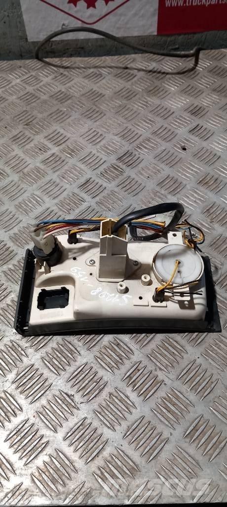 Scania 94 D.    1352348 Cabinas