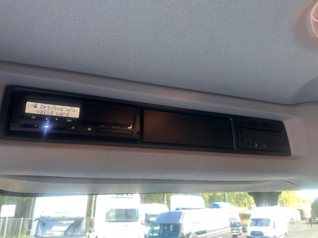 Scania P250 Camiones con caja de remolque