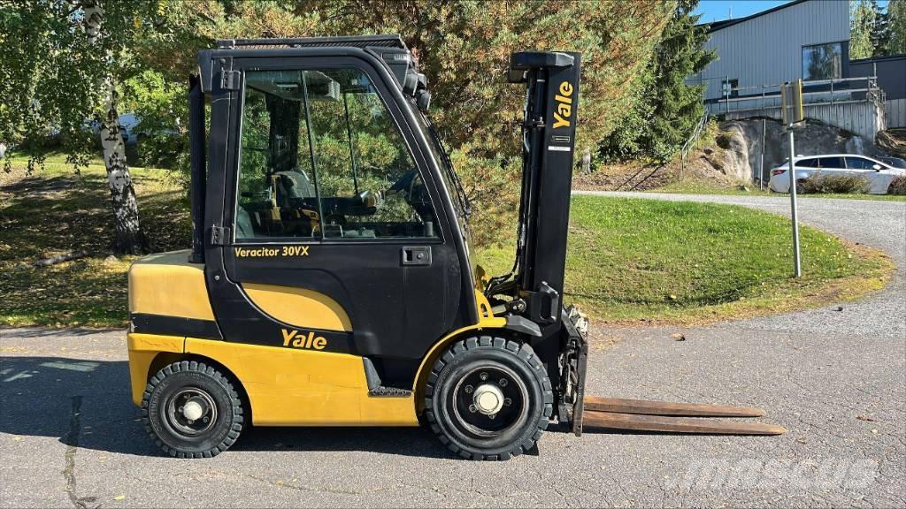 Yale GDP 30 VX Camiones diesel