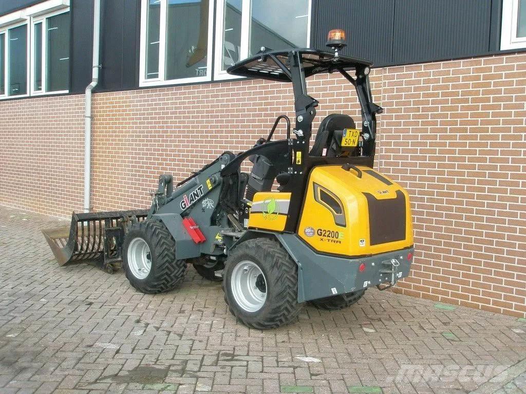 GiANT G2200E Minicargadoras