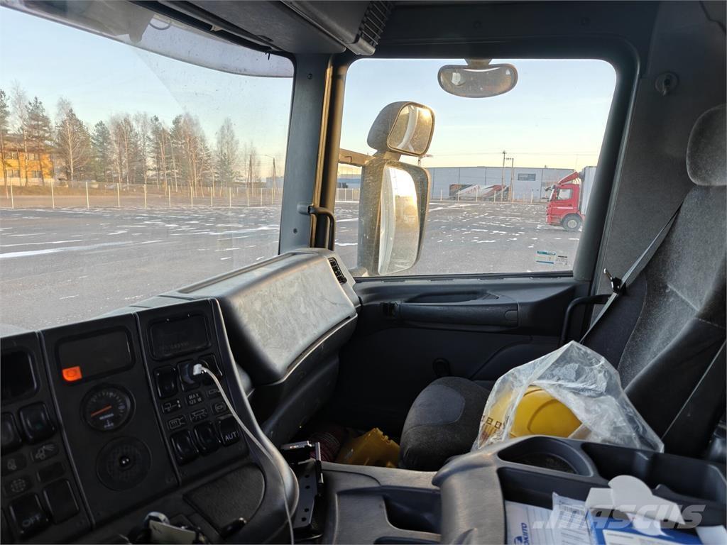 Scania P 94 Camiones con caja de remolque