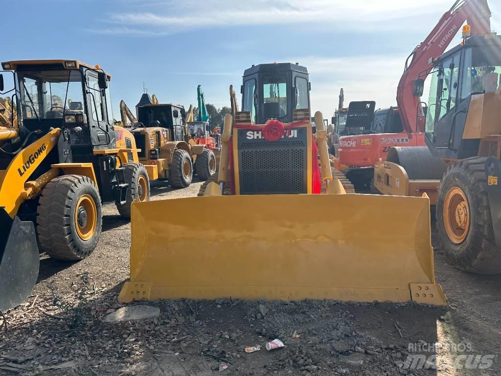 Shantui SD 16 Buldozer sobre oruga