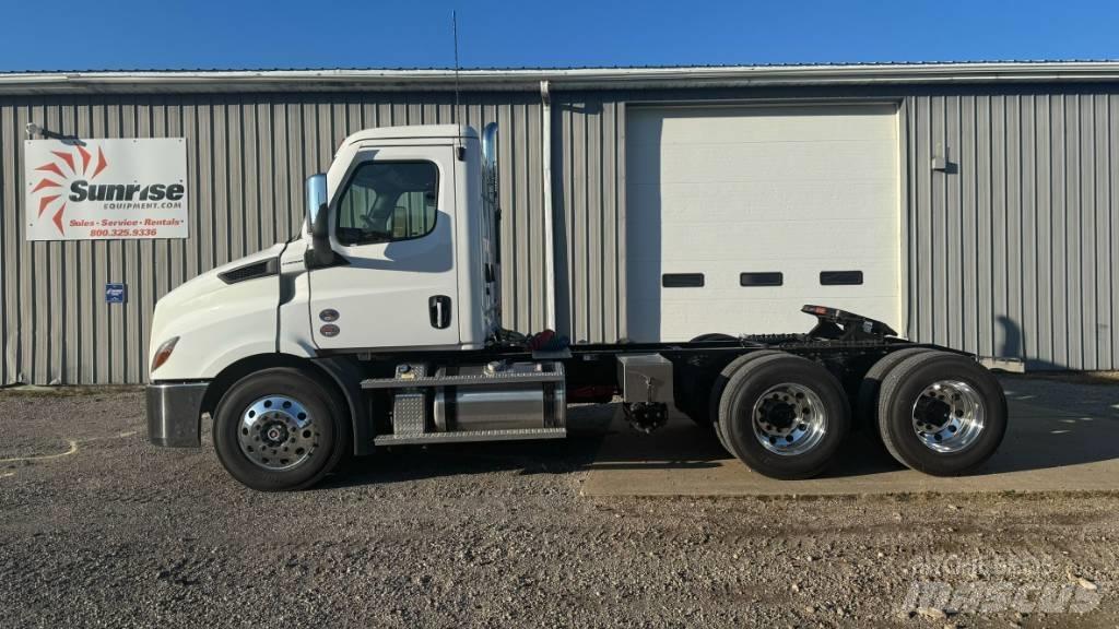 Freightliner PE116DC Camiones tractor