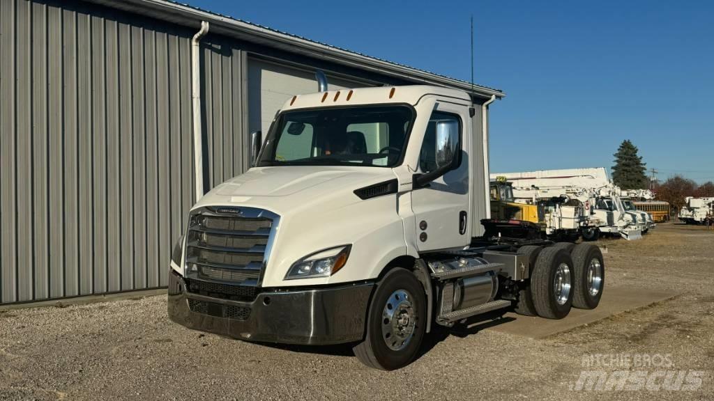 Freightliner PE116DC Camiones tractor