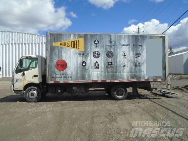 Hino 195 D Camiones con caja de remolque