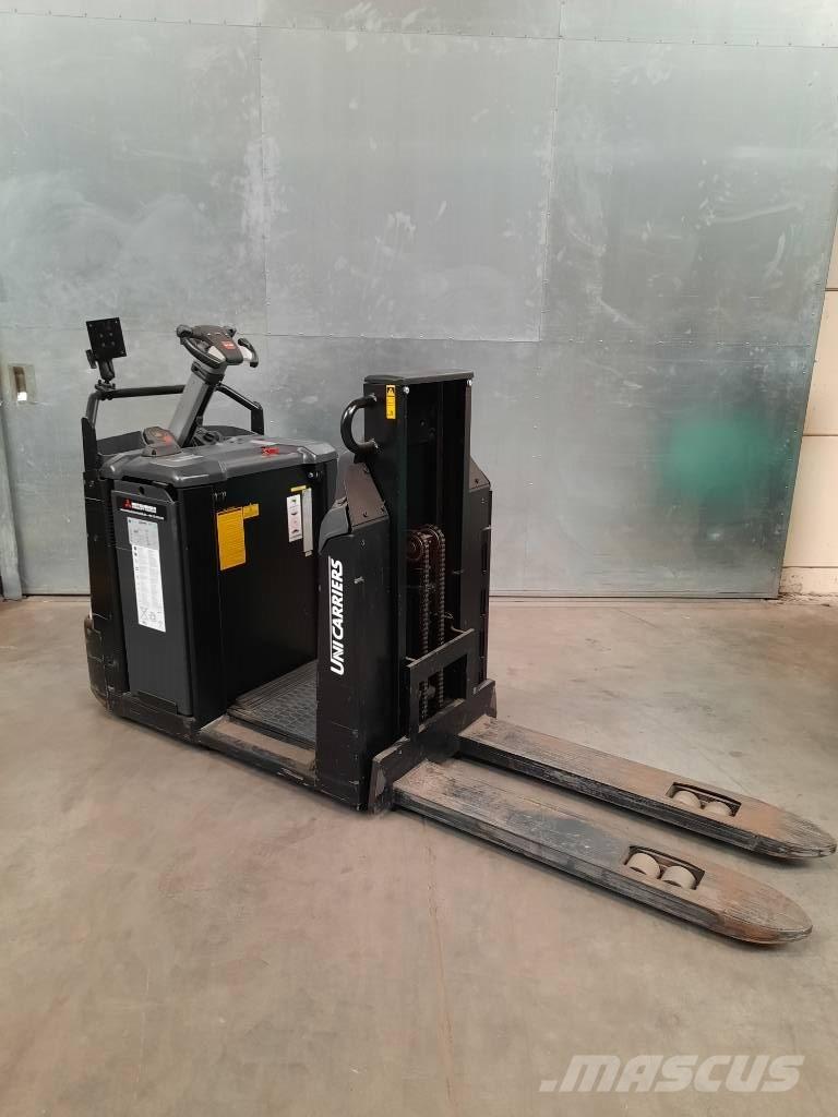 UniCarriers OEP120 Montacargas recogepedidos de baja altura