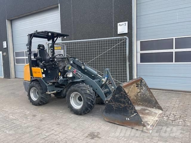 GiANT V452T X-TRA HD Minicargadoras