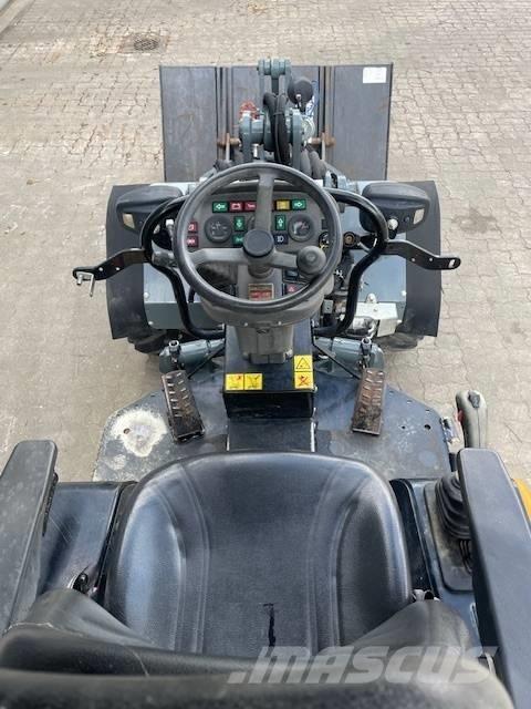 GiANT V452T X-TRA HD Minicargadoras