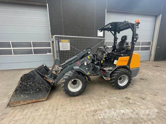 GiANT V452T X-TRA HD Minicargadoras