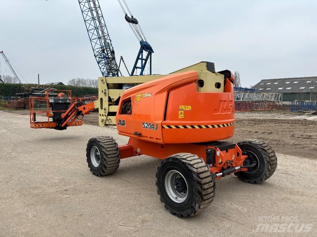 JLG 520 AJ Plataformas con brazo de elevación manual