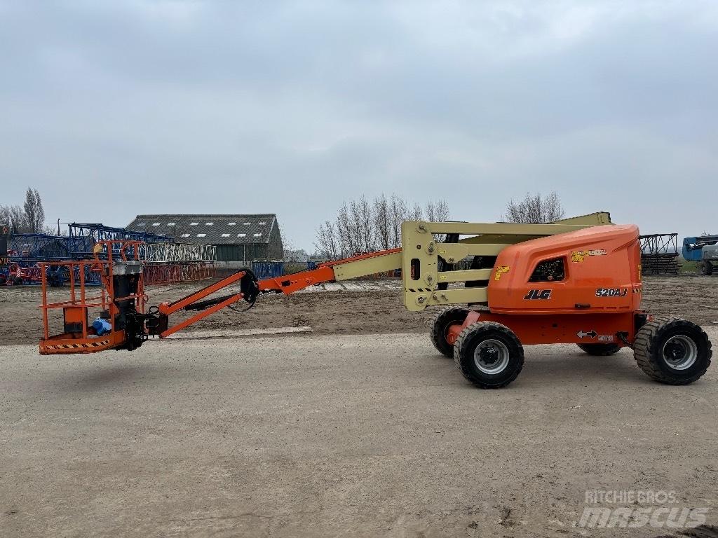 JLG 520 AJ Plataformas con brazo de elevación manual