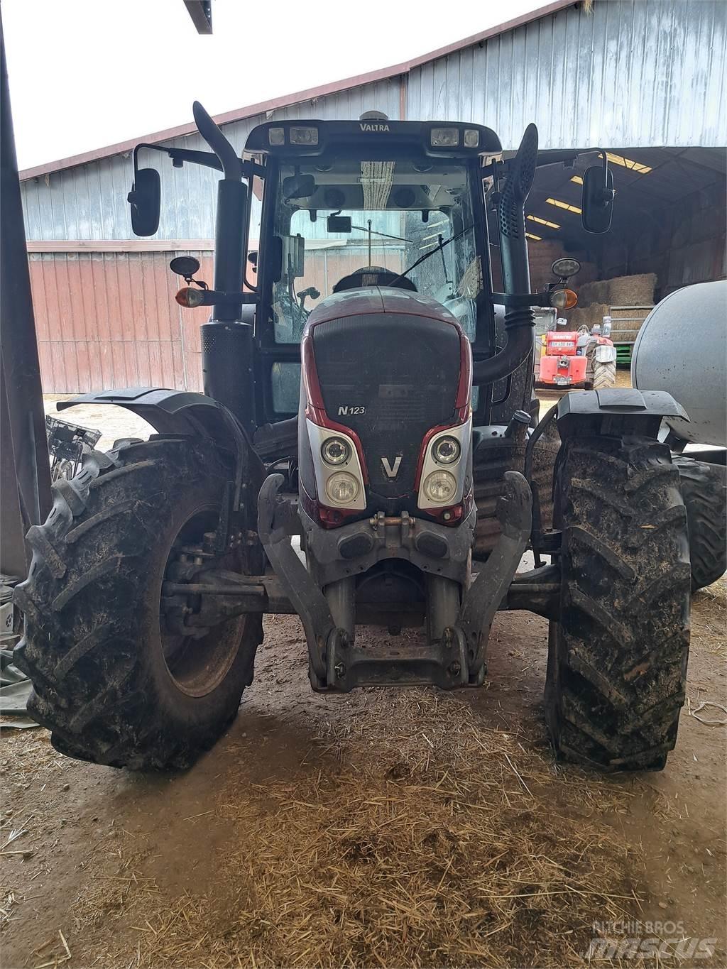 Valtra N123 Tractores