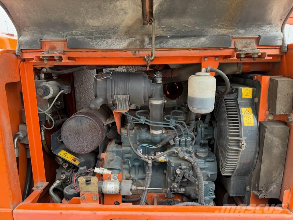 Hitachi HX 140 B-2 Plataformas con brazo de elevación telescópico