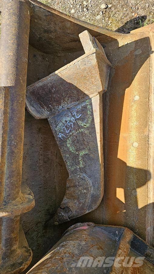 Mecalac 12MXT Cucharones