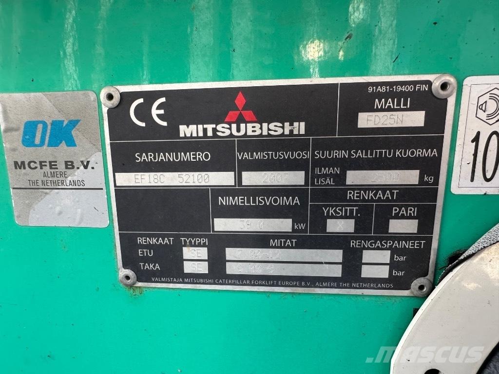 Mitsubishi FD25N Camiones diesel
