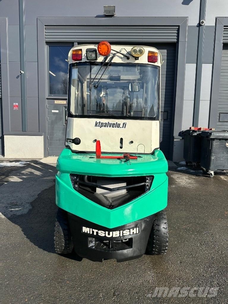 Mitsubishi FD25N Camiones diesel