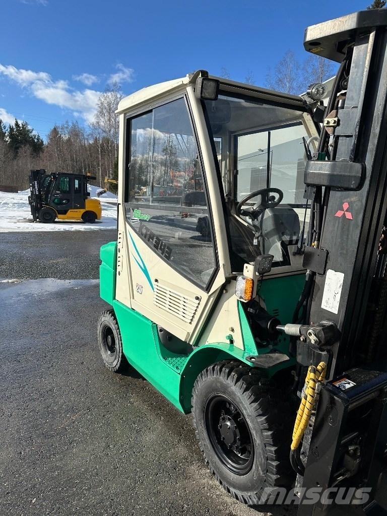 Mitsubishi FD25N Camiones diesel