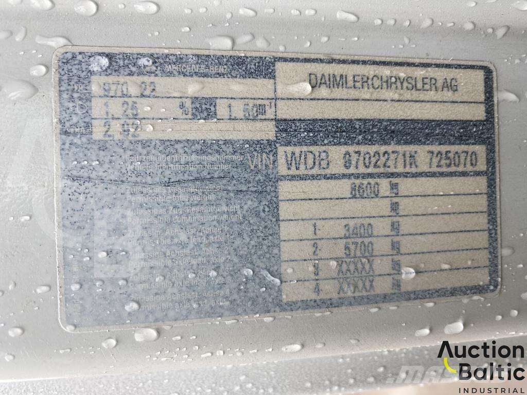 Mercedes-Benz 815 Camiones de cama baja