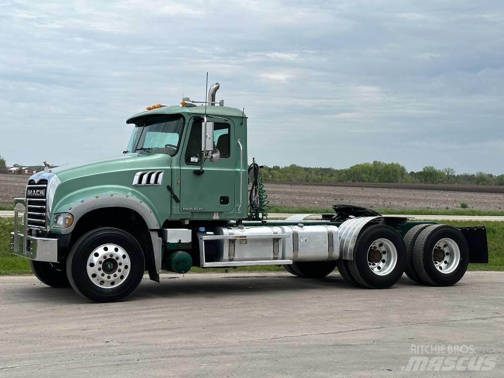 Mack GU713 Camiones tractor