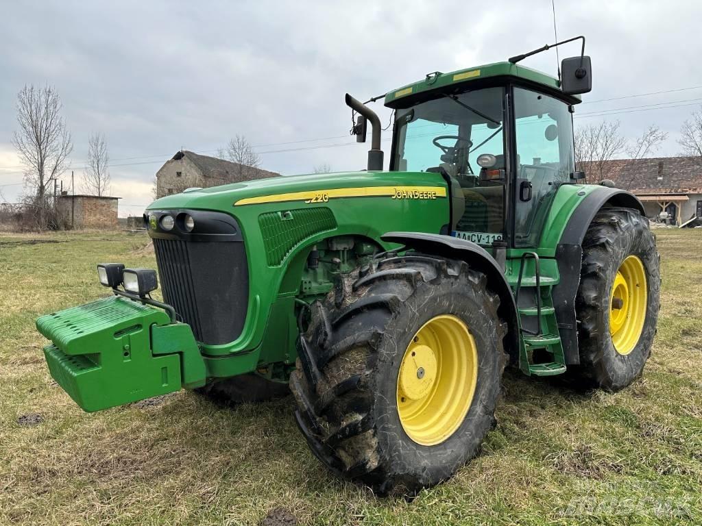 John Deere 8220 Tractores