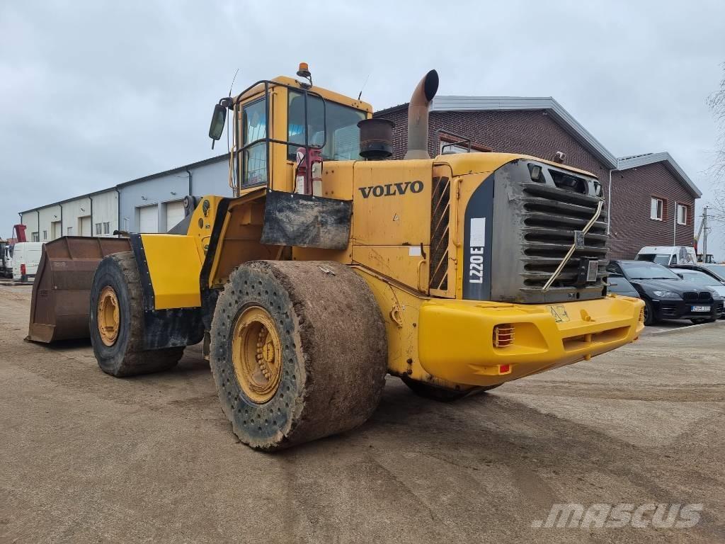 Volvo L 220 E Cargadoras sobre ruedas