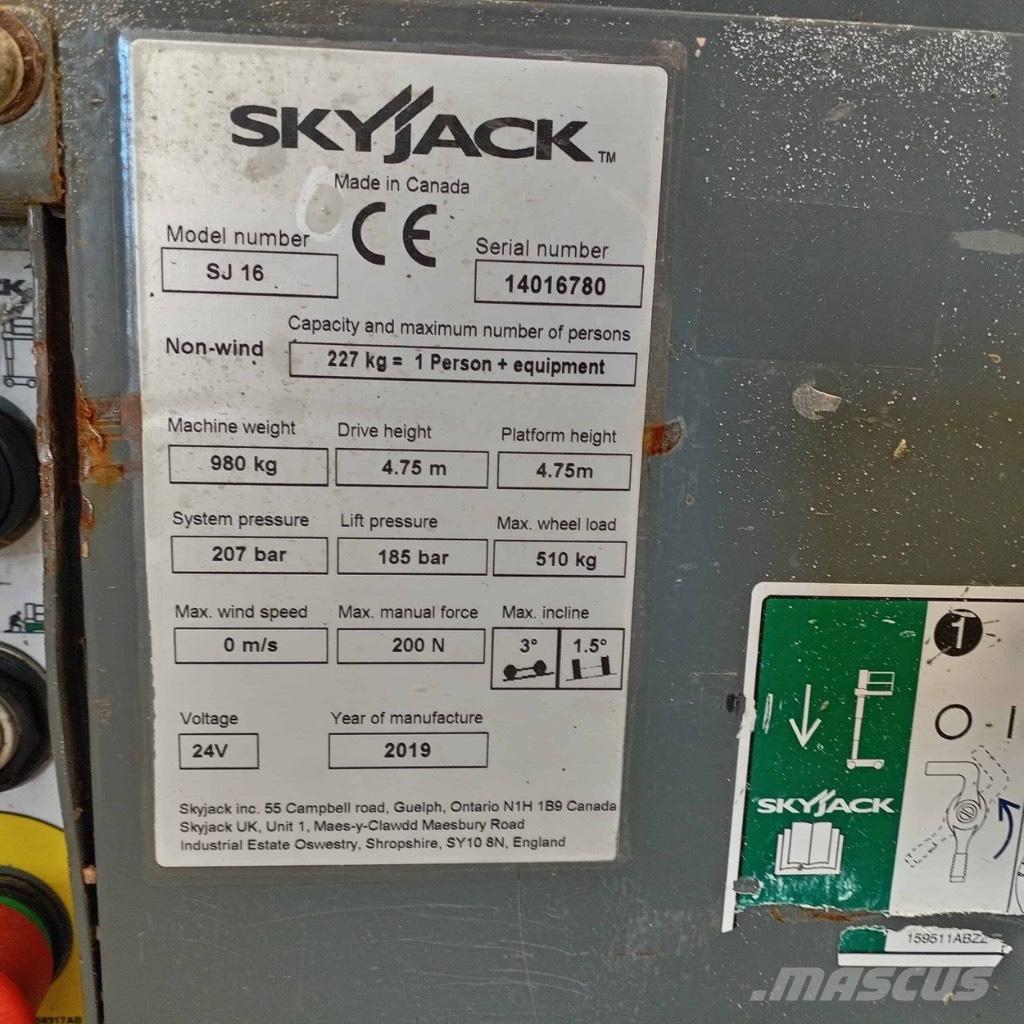 SkyJack SJ 16 Plataformas con jaula de elevación