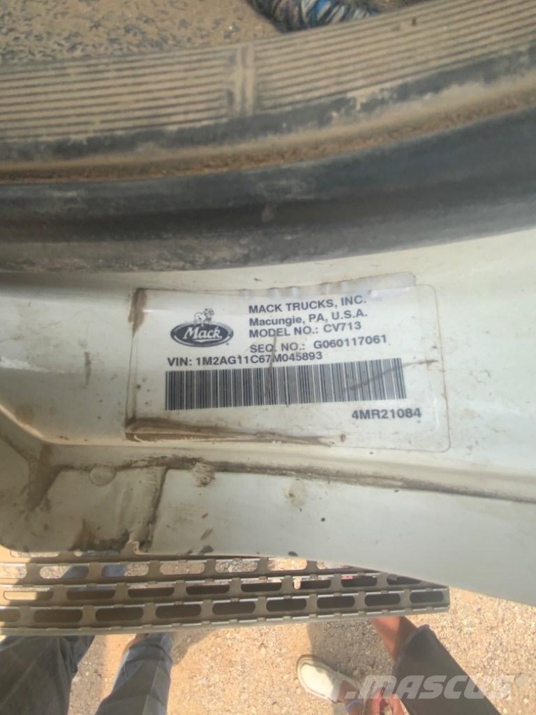 Mack Granite CV 713 Bañeras basculantes usadas