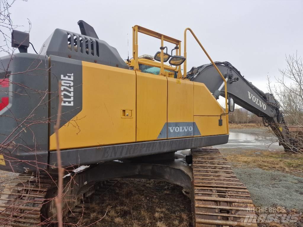 Volvo 220E Excavadoras sobre orugas