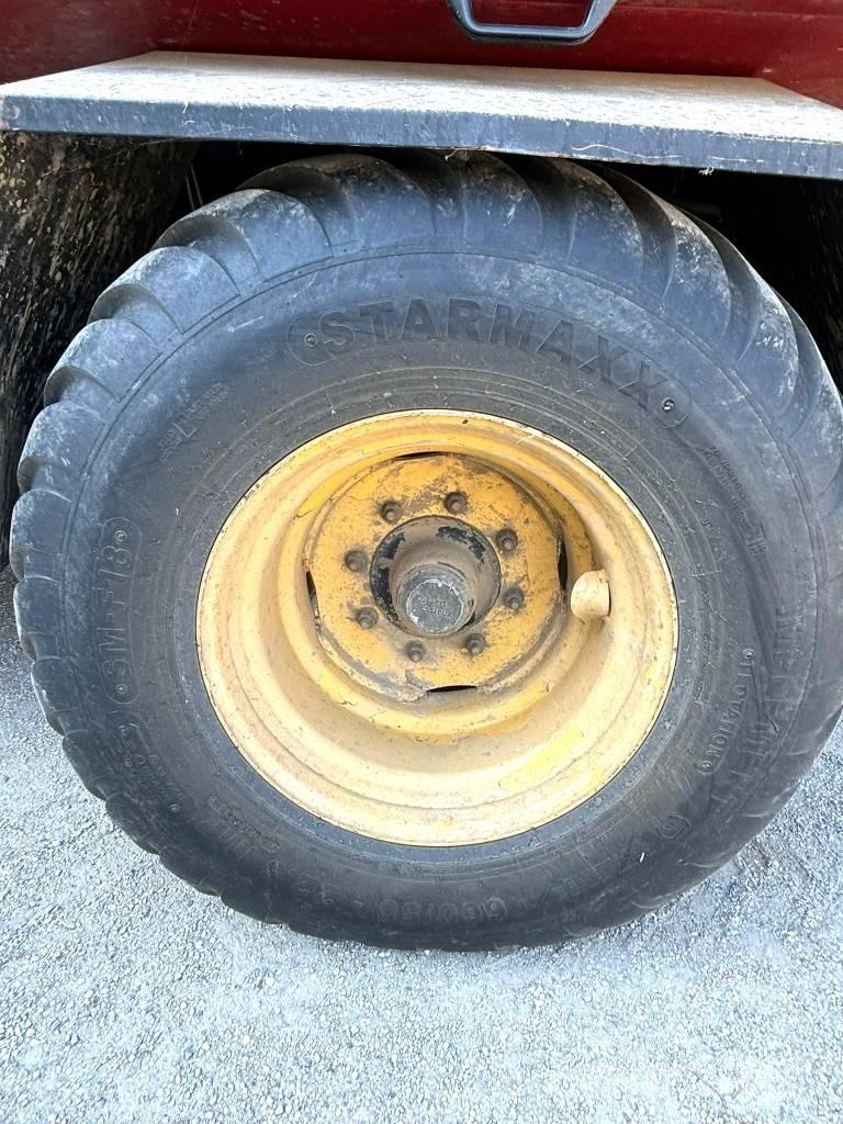 New Holland D 1210 Empacadoras cuadradas