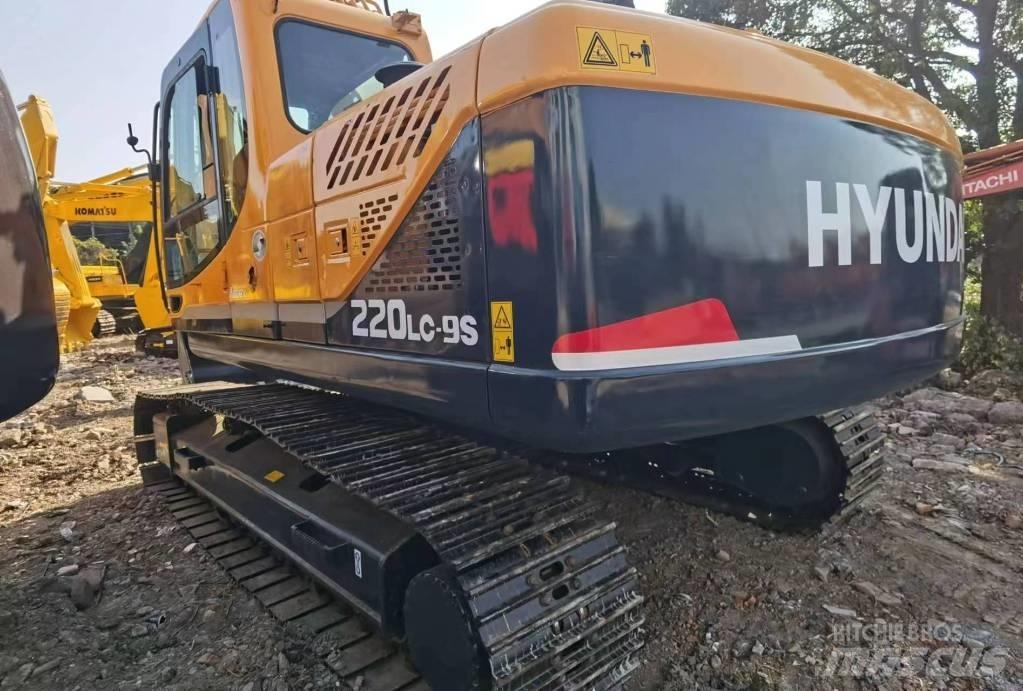 Hyundai R220LC-9S Excavadoras de ruedas