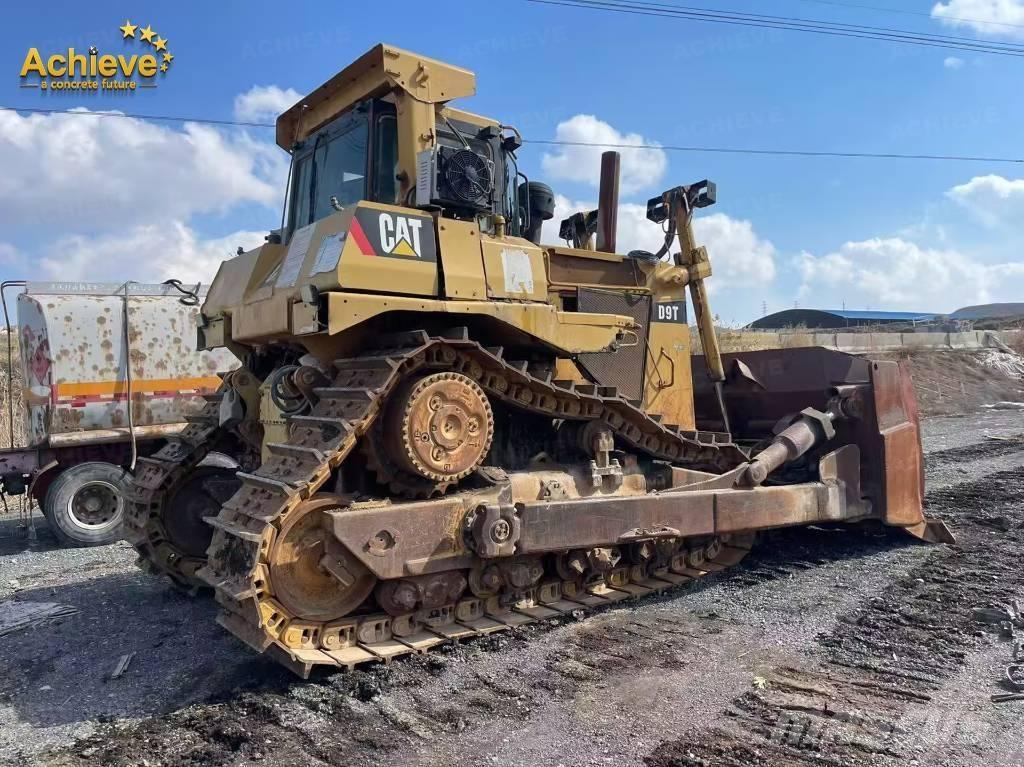 CAT D 9 T Buldozer sobre oruga