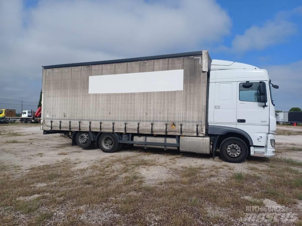 DAF XF 440 Camiones de caja de lona