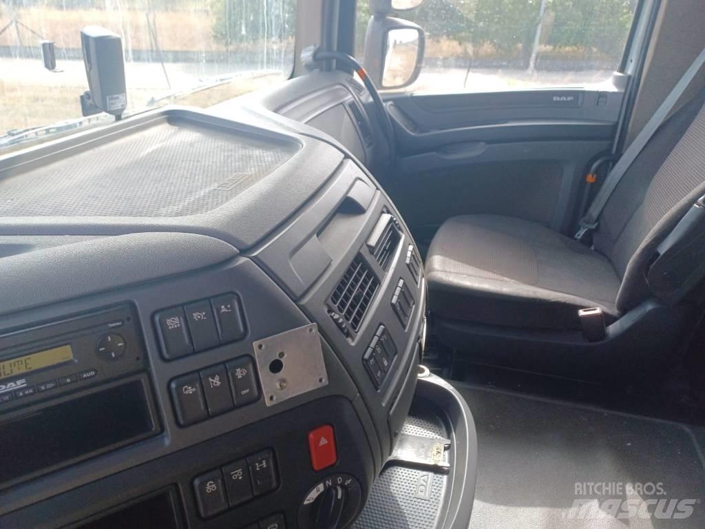 DAF XF 440 Camiones de caja de lona