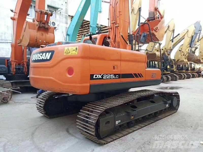 Doosan DX 225 Excavadoras sobre orugas