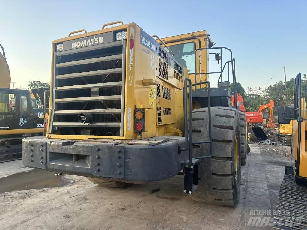 Komatsu WA 600 Cargadoras sobre ruedas